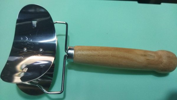 Rolling Dough Cutter, Dumpling Making Tool Kitchen Cutter Roller Wood Handle