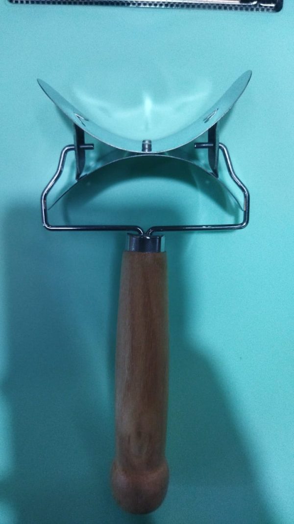 Rolling Dough Cutter, Dumpling Making Tool Kitchen Cutter Roller Wood Handle