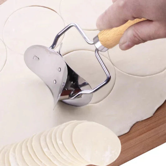 Rolling Dough Cutter, Dumpling Making Tool Kitchen Cutter Roller Wood Handle